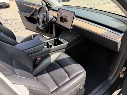 Used 2023 Tesla Model Y Long Range AWD/4WD image 33