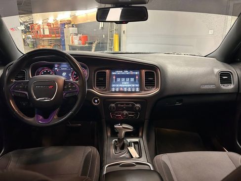 Used 2017 Dodge Charger SXT image 9