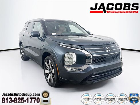 Used 2025 Mitsubishi Outlander SEL image 1