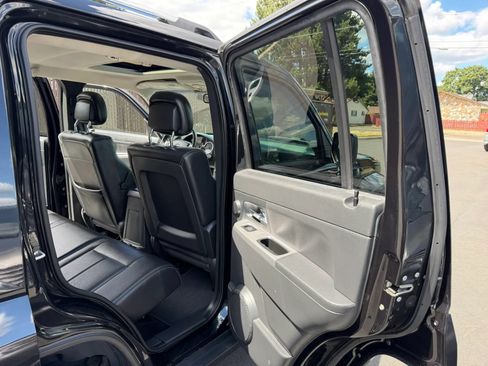 Used 2010 Jeep Liberty Limited w/ Tire & Wheel Group AWD/4WD image 13