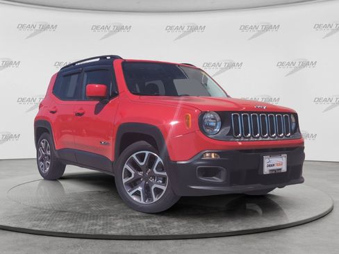 Used 2016 Jeep Renegade Latitude w/ Cold Weather Group FWD image 2