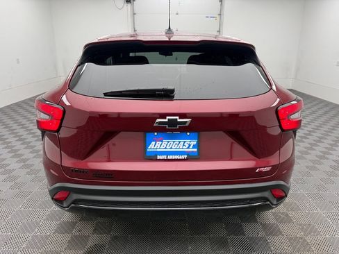 Used 2024 Chevrolet Trax RS FWD image 9