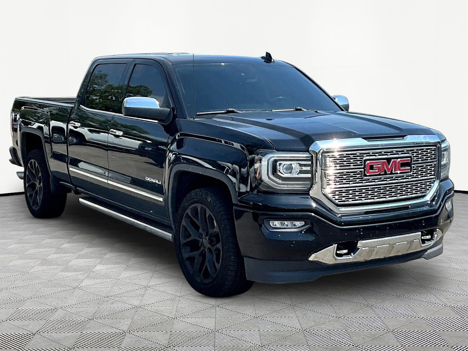 Used 2018 GMC Sierra 1500 Denali w/ Denali Ultimate Package AWD/4WD image 3