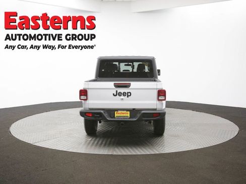 Used 2023 Jeep Gladiator Sport image 38