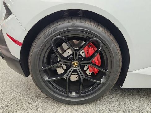 Used 2018 Lamborghini Huracan LP 580-2 RWD image 28