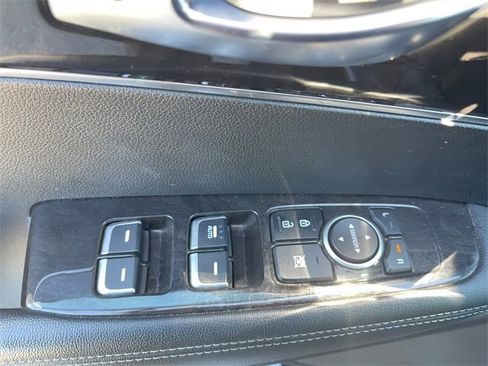 Used 2018 Kia Sorento LX image 19