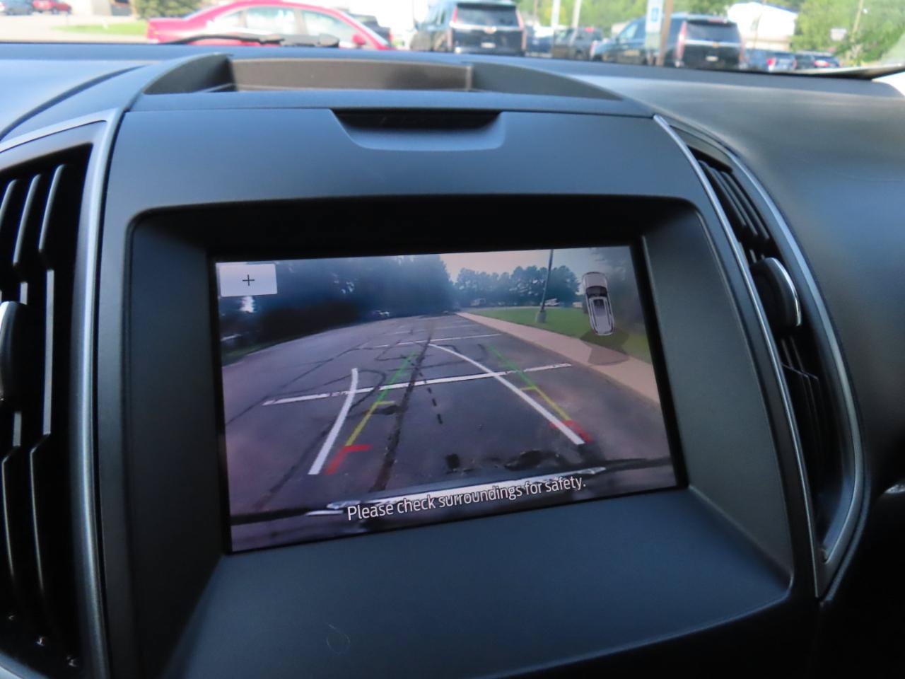 Used 2020 Ford Edge SE FWD image 26