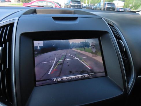 Used 2020 Ford Edge SE FWD image 26