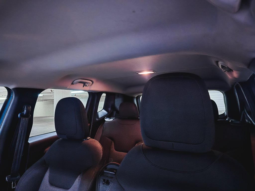 Used 2017 Jeep Renegade Latitude FWD image 18