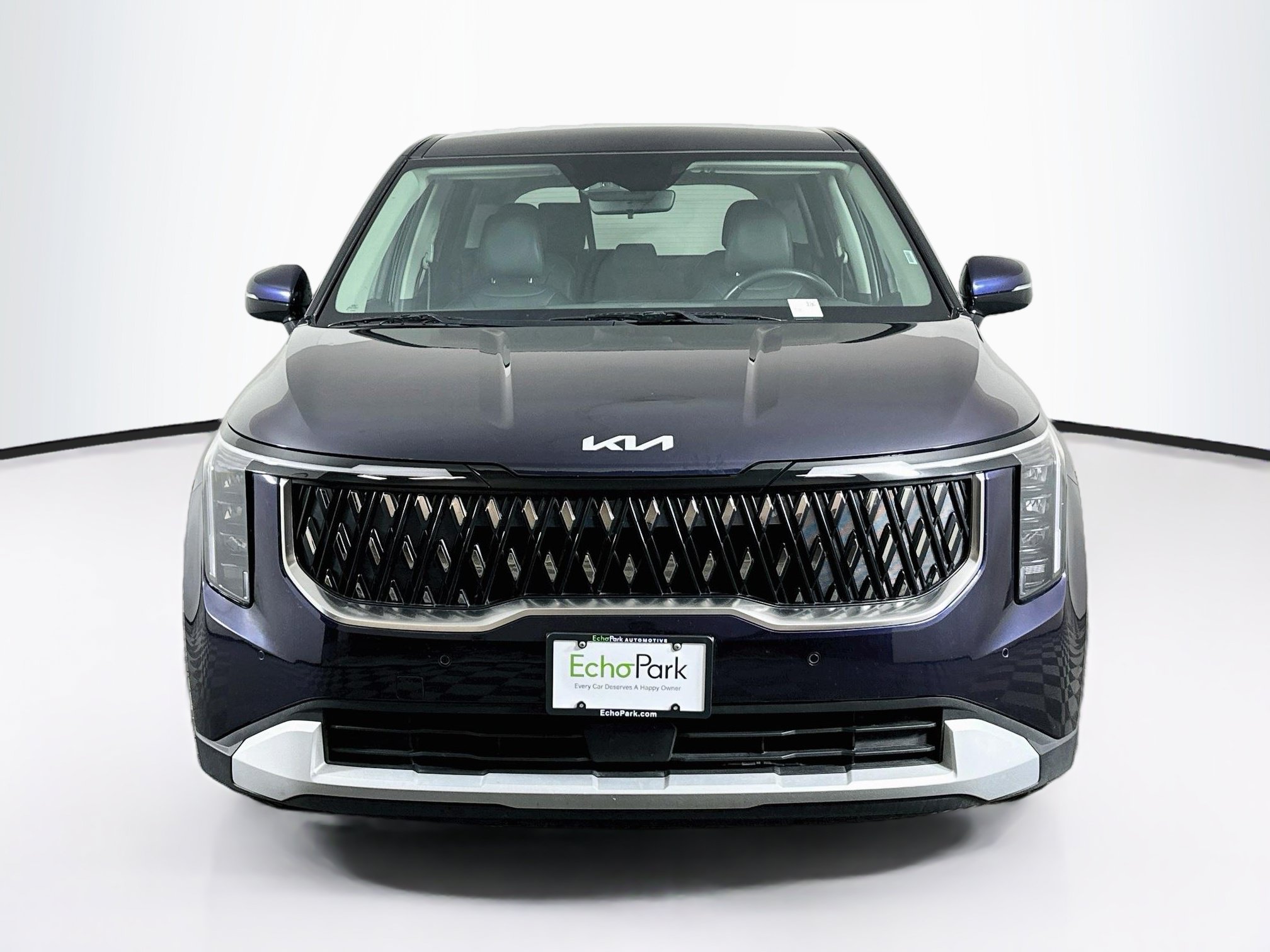 Used 2025 Kia Carnival FWD image 2