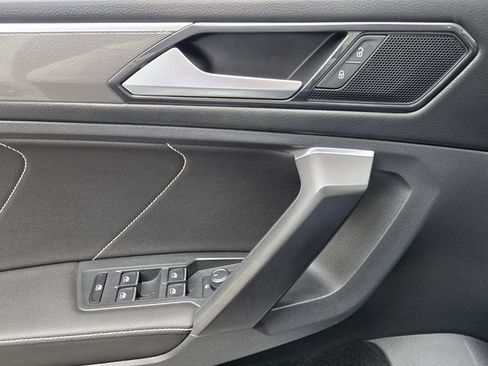 Certified 2023 Volkswagen Tiguan SE R-Line FWD image 32