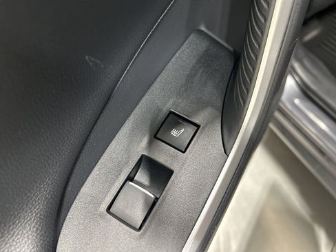 Used 2019 Toyota RAV4 Limited image 25