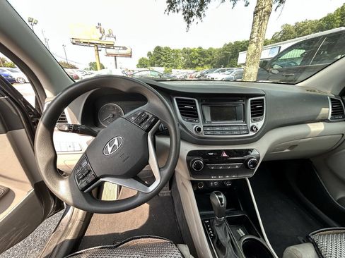 Used 2016 Hyundai Tucson SE w/ Option Group 02 FWD image 8
