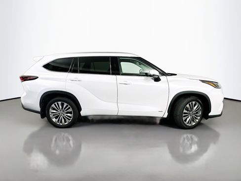 Used 2024 Toyota Highlander Platinum AWD/4WD image 8