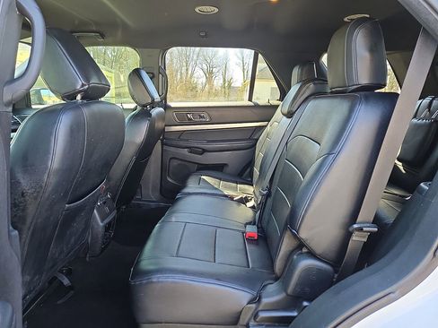 Used 2019 Ford Explorer XLT AWD/4WD image 10