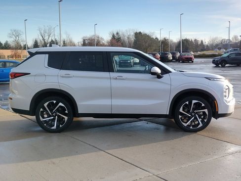 Used 2024 Mitsubishi Outlander SE image 4