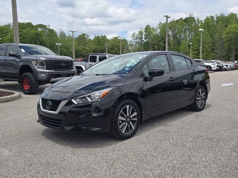Certified 2021 Nissan Versa SV FWD image 4