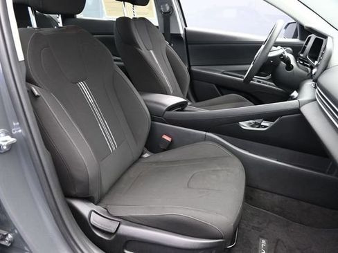 Used 2025 Hyundai Elantra Hybrid FWD image 31