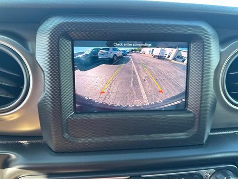 Used 2022 Jeep Wrangler Unlimited Sport AWD/4WD image 6