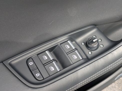 Used 2022 Audi Q8 Prestige AWD/4WD image 10
