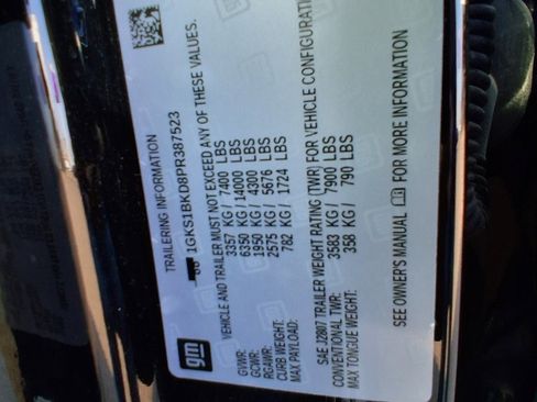 Used 2023 GMC Yukon SLT w/ SLT Luxury Package image 13