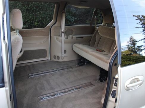 Used 2000 Dodge Grand Caravan ES image 14