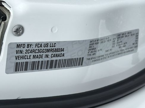 Used 2021 Chrysler Pacifica Limited w/ Uconnect Theater Family Group AWD/4WD image 35