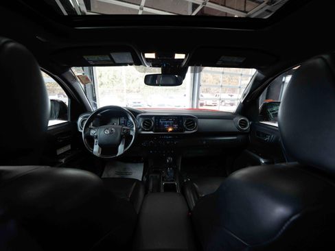 Used 2019 Toyota Tacoma TRD Off-Road image 19