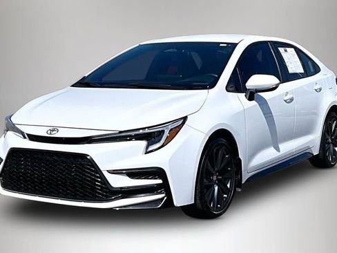 Used 2025 Toyota Corolla SE FWD image 2