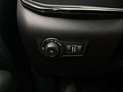 Used 2025 Jeep Compass Trailhawk image 21