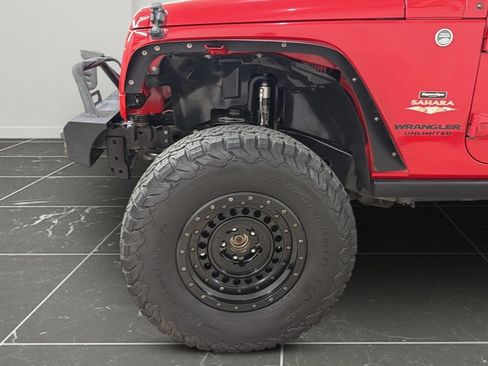 Used 2014 Jeep Wrangler Unlimited Sahara w/ Max Tow Package AWD/4WD image 15