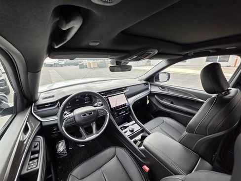 New 2025 Jeep Grand Cherokee L Limited w/ Trailer Tow Package image 20