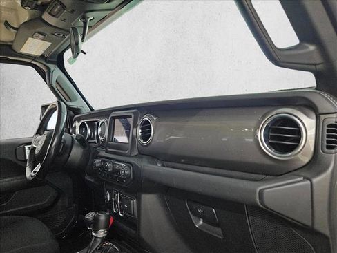 Used 2021 Jeep Gladiator Overland image 23