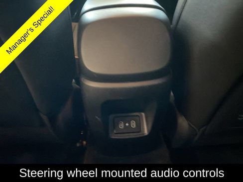 Used 2025 Hyundai Elantra SEL FWD image 13