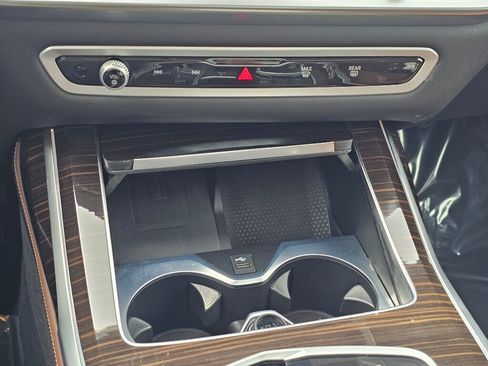 Used 2026 BMW X7 xDrive40i image 17