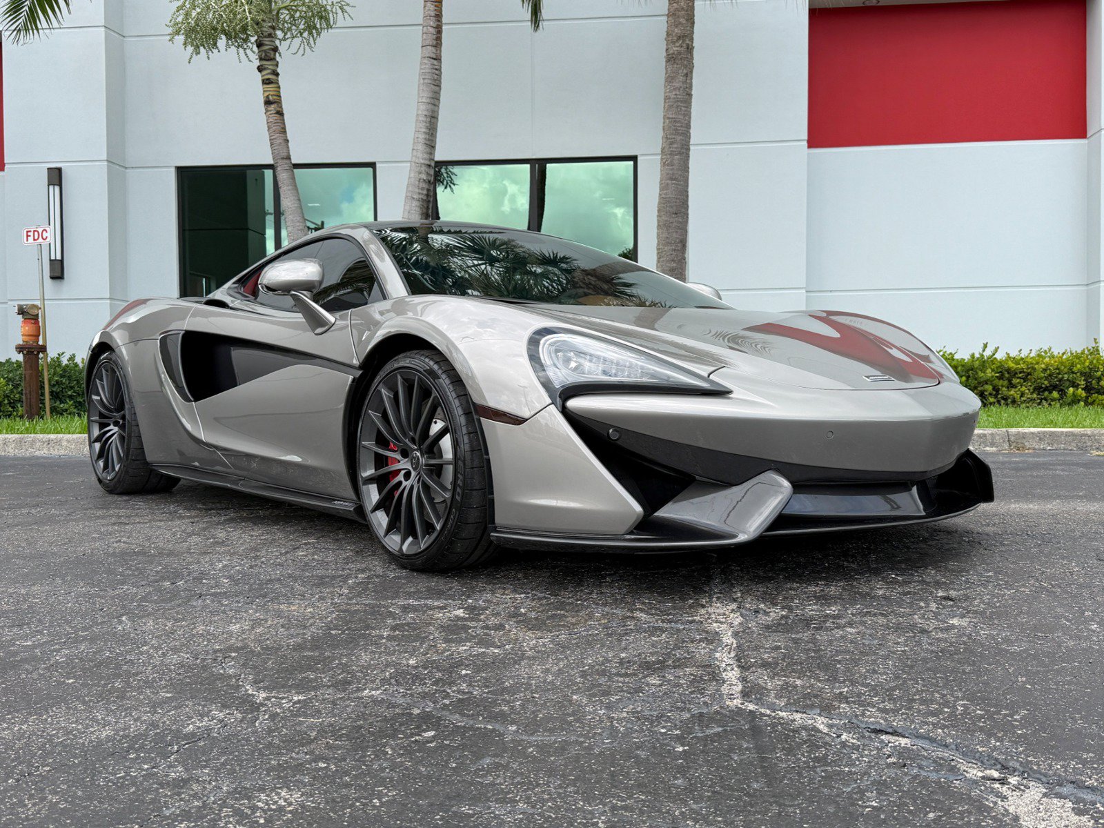 Used 2017 McLaren 570GT RWD image 6