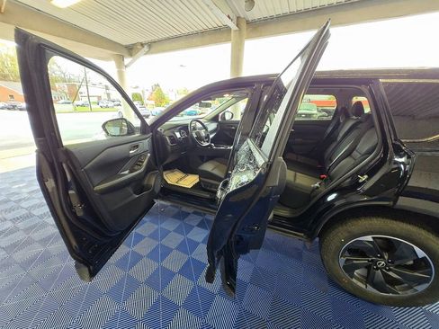 Used 2025 Nissan Rogue SV image 23