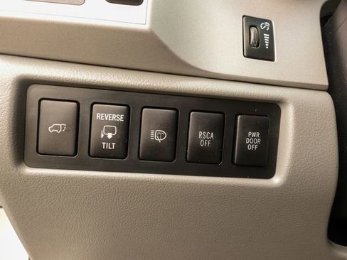 Used 2008 Toyota Sequoia Platinum image 19