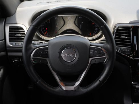 Used 2019 Jeep Grand Cherokee Altitude RWD image 11