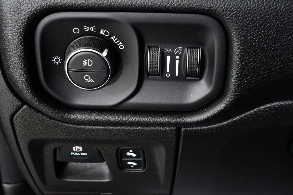 Used 2019 RAM 1500 Big Horn AWD/4WD image 32