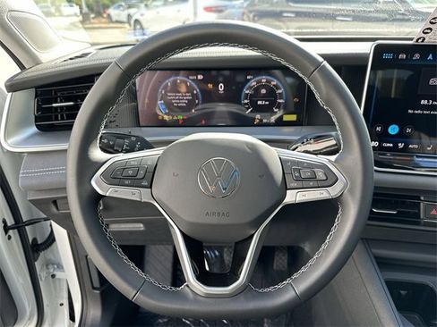 New 2025 Volkswagen Tiguan SE image 14