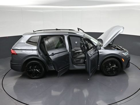 Used 2023 Volkswagen Tiguan SE R-Line FWD image 40