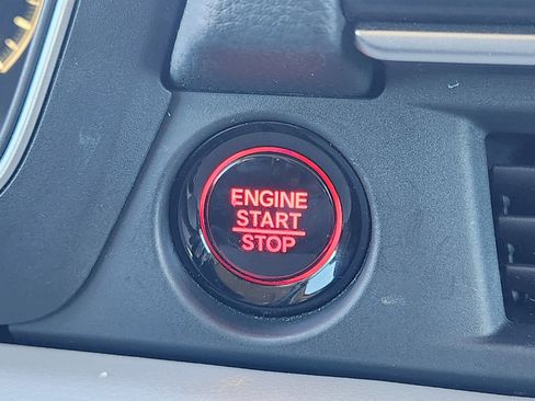 Certified 2024 Honda Pilot Touring image 21