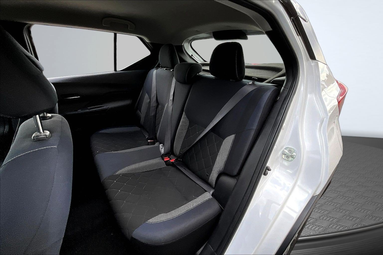 Used 2018 Nissan Kicks SV FWD image 19