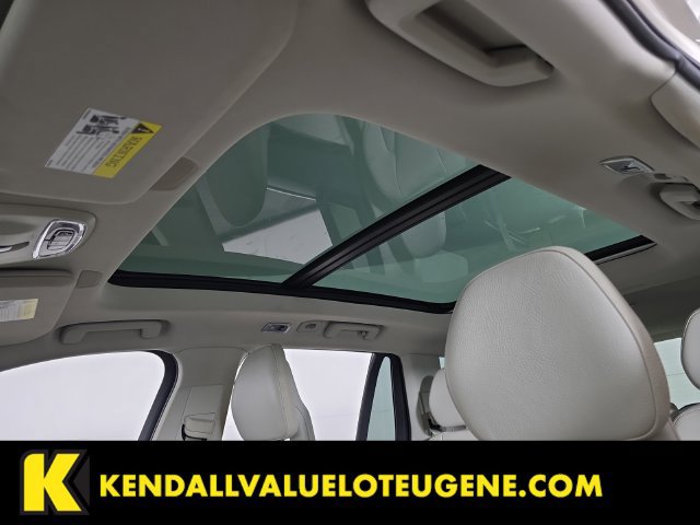 Used 2016 Volvo XC90 T6 Momentum w/ Momentum Plus Package AWD/4WD image 25