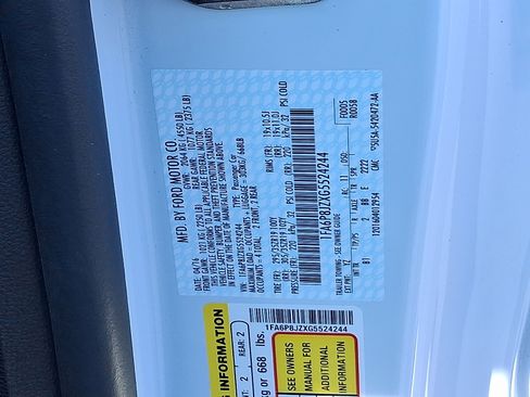 Used 2016 Ford Mustang Shelby GT350 w/ Technology Package image 28