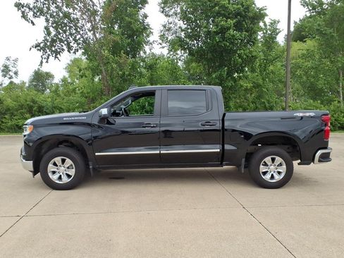 Used 2025 Chevrolet Silverado 1500 LT AWD/4WD image 2