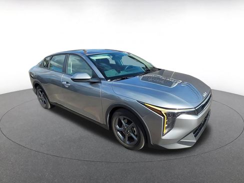 Used 2025 Kia K4 LXS image 1