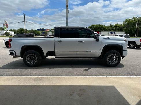 Used 2024 Chevrolet Silverado 2500 High Country w/ High Country Premium Package AWD/4WD image 9