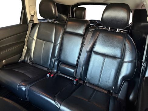 Used 2020 Nissan Pathfinder SL AWD/4WD image 11